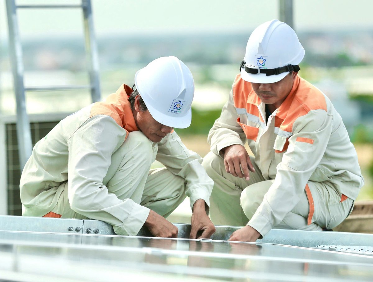 Đội ngũ thi công Việt Hùng Power
